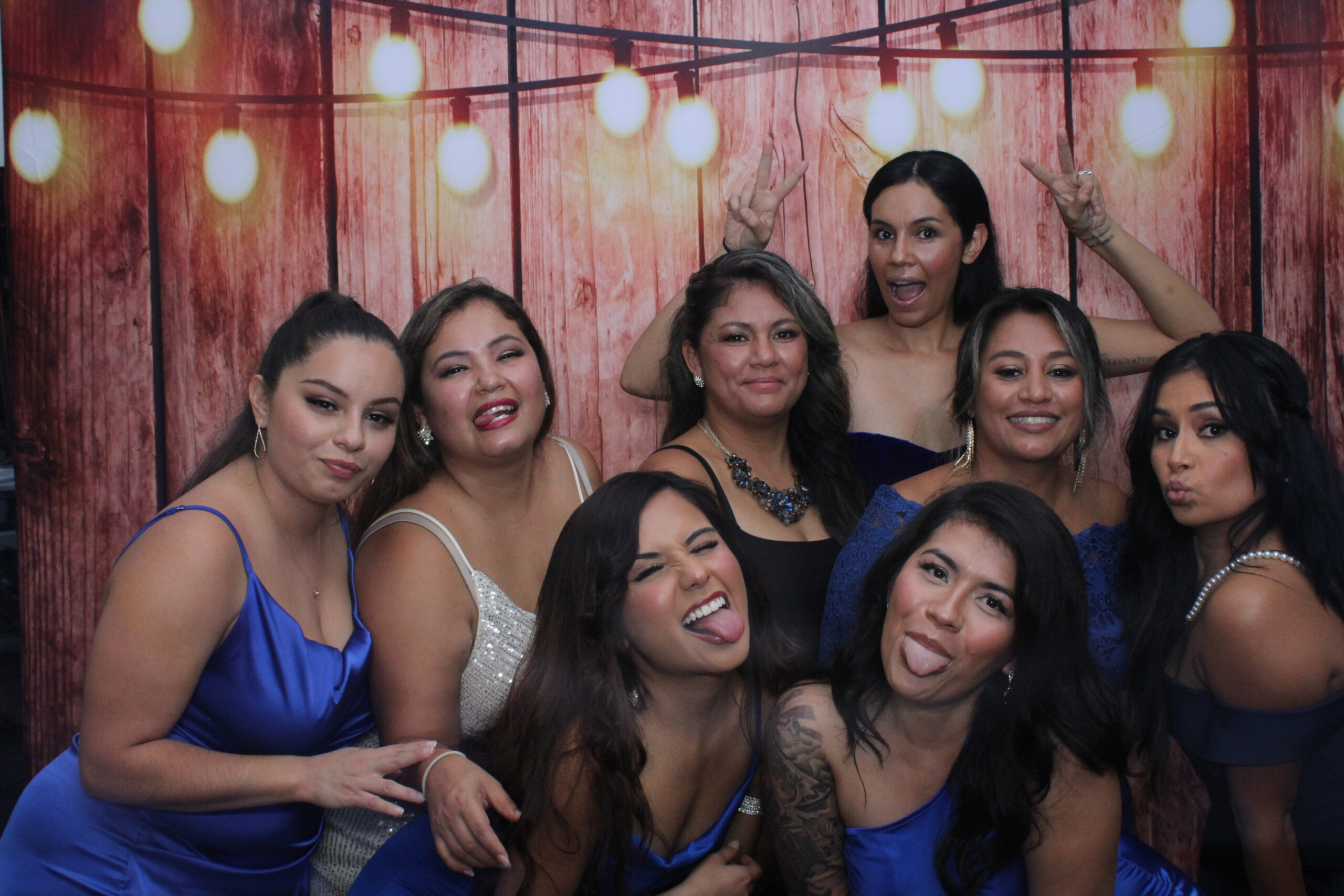 Top Quality Mirror Booth {{brizy_dc_image_alt imageSrc=